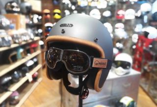 casque moto en boutique